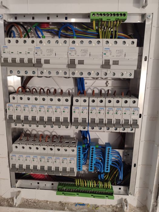 Remodelação e elétrica429398478323066881