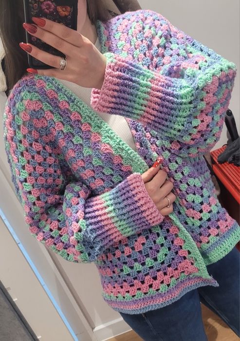 Kolorowy sweter handmade na szydełku