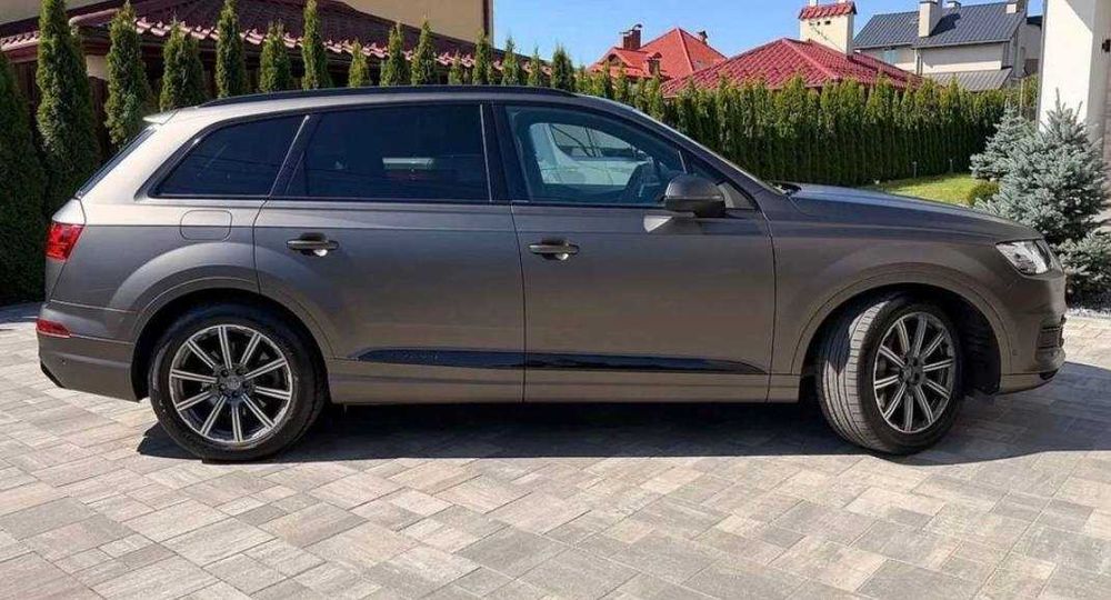 Продаю Audi Q7 2019