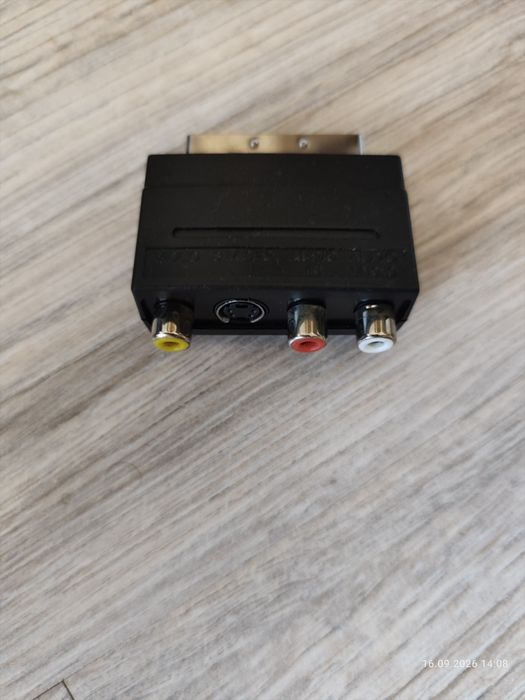 Analogowy adapter SCART na RCA i S-Video