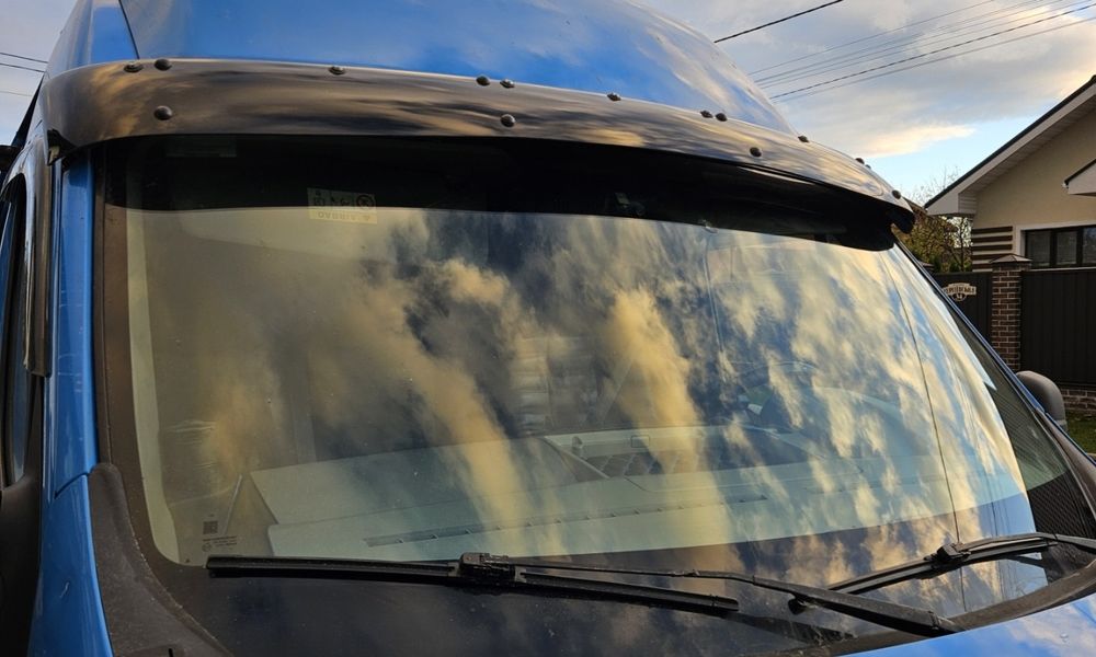 Козирек на лобове скло master /sprinter/t4/ t5/vivaro /iveco
