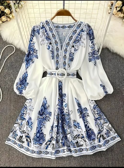 Елегантна сукня з довгим рукавом