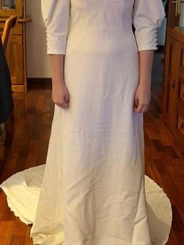Vestido de noiva e véu Pronovias 2024