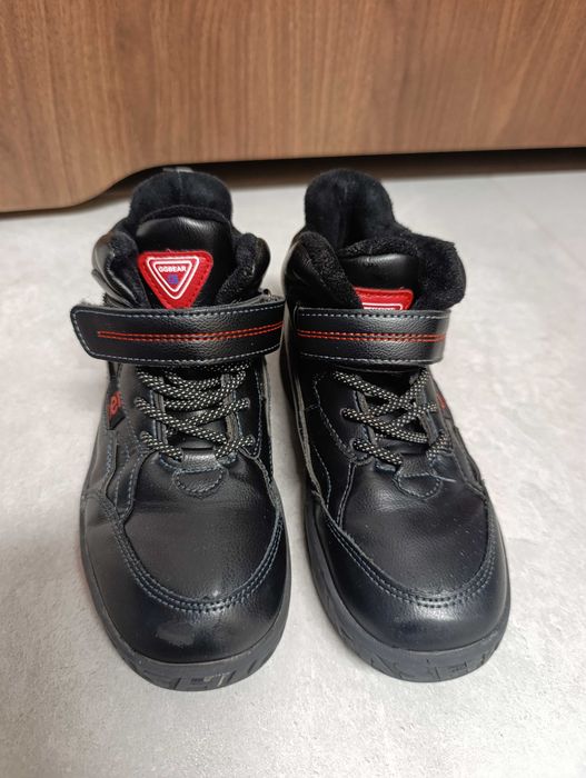 Buty chłopięce w rozmiarze 32