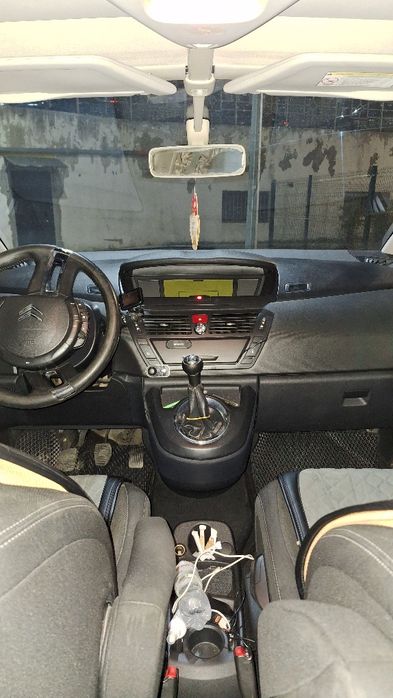 Машина CITROEN C4 picasso