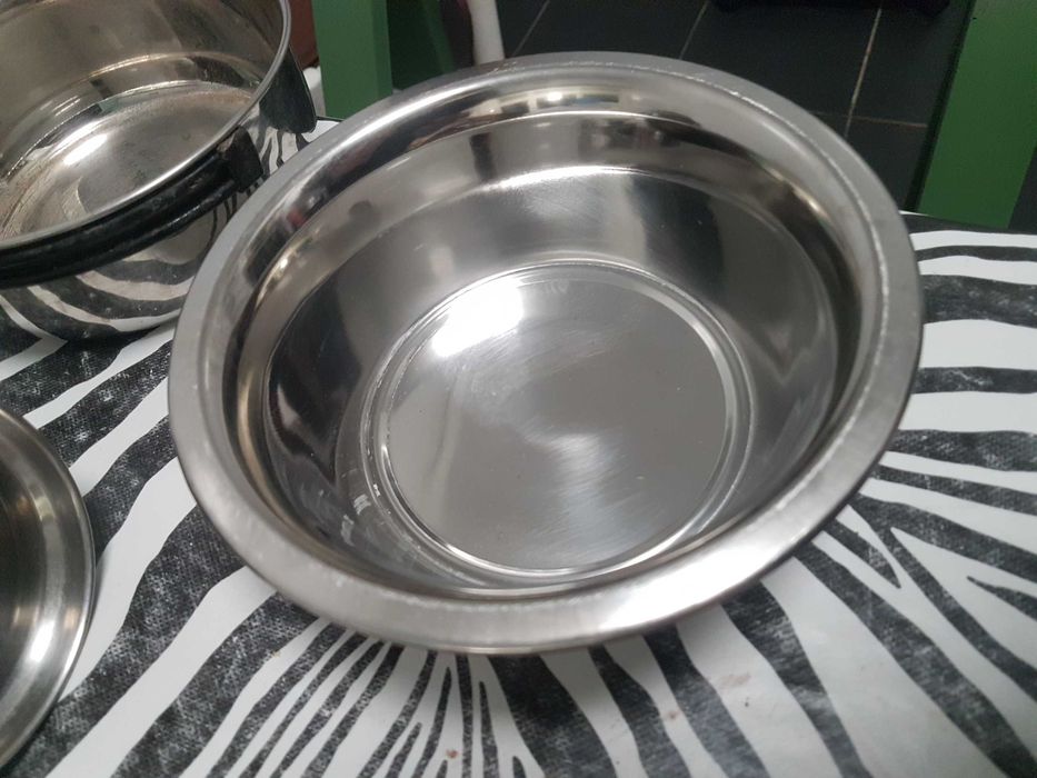 Açaime , pente e tigelas em inox