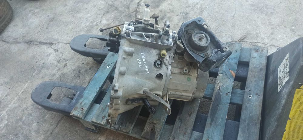 Caixa de Velocidades Peugeot 206 1.9D de 1999 a 2001 em bom estado