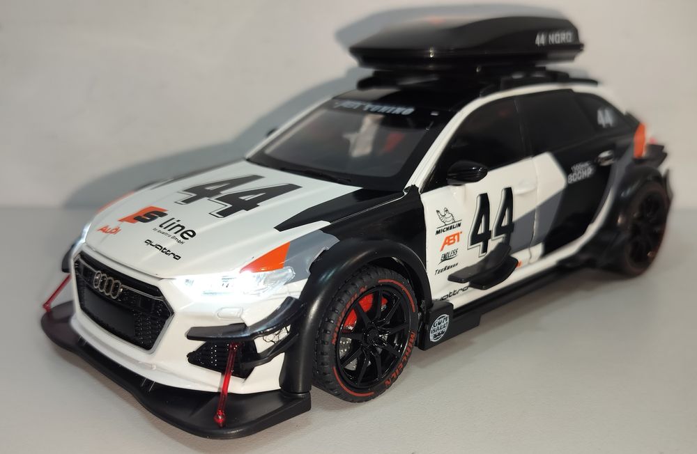 Audi RS6 Avant Rally модель 1:24 CHE ZHI Металл звук свет.