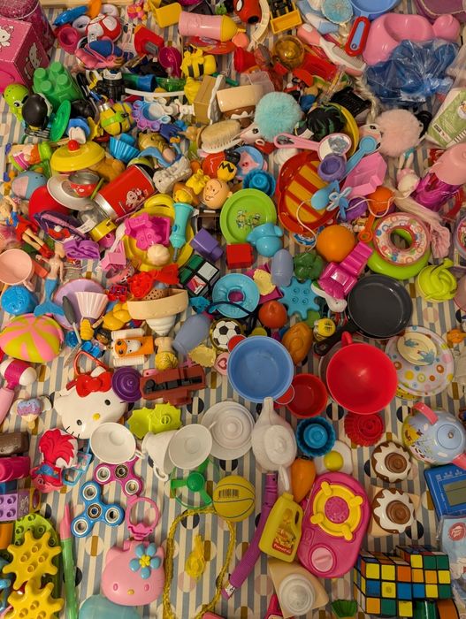 Lote de +200 brinquedos