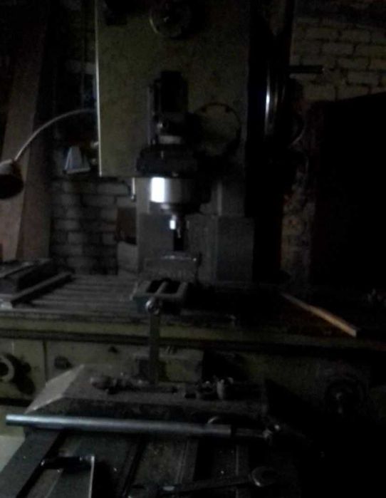 Фрезерний станок