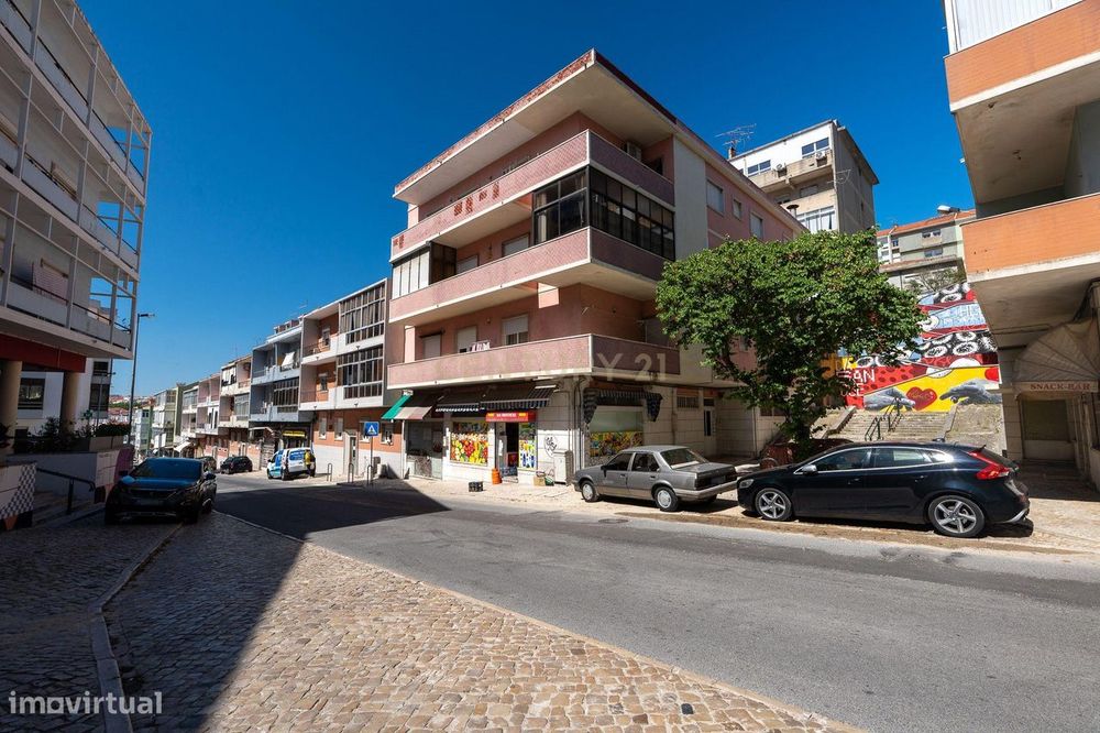 T3+1  com Terraço e Varanda na Cova da Piedade | Excelente Localização