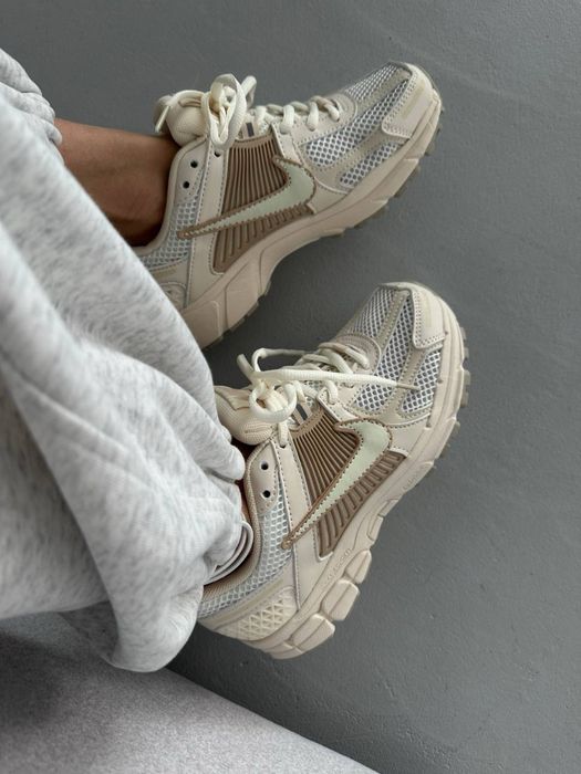 Ідеальні Жіночі спортивні кросівки NIKE ZOOM VOMERO 5 BEIGE ICE CREAM
