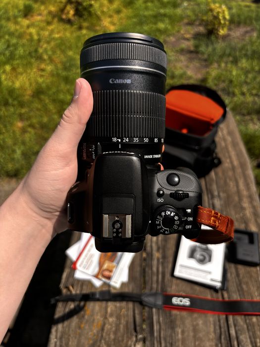 Canon 100D з обʼєктивом 18-135мм