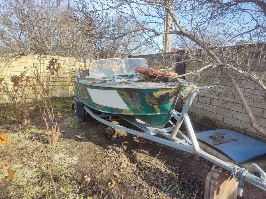 Продам лодку с лафетом Комплектом