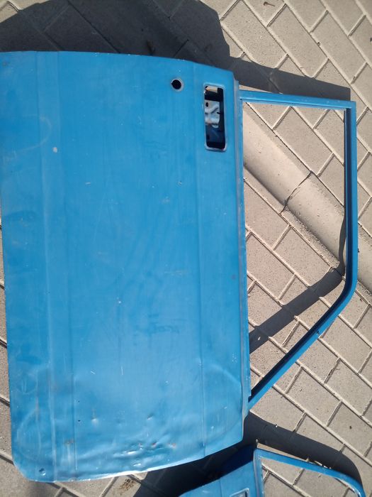 Продам передні двері правої сторони ваз 2105-07