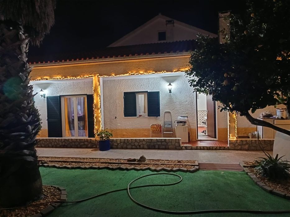 Alugo moradia T2 com jardim
