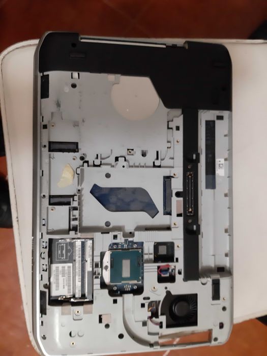 Dell E5530 (P28G) motherboard a 100%64738226085890121