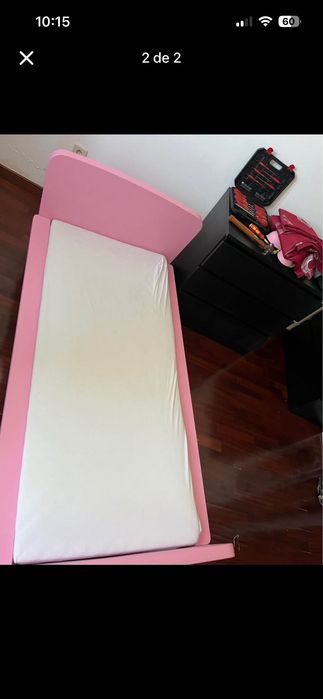 Cama e guarda-roupa
