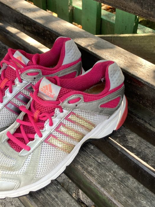 Кросівки Adidas. Indonesia. Оригінал.