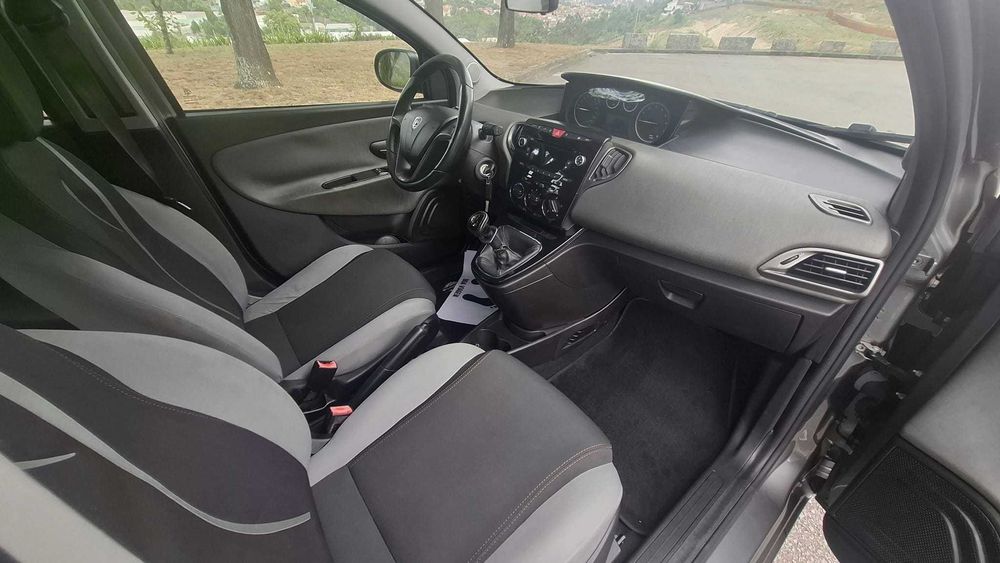 Lancia Ypsilon 1.2 S&S Gold Garantia Incluída