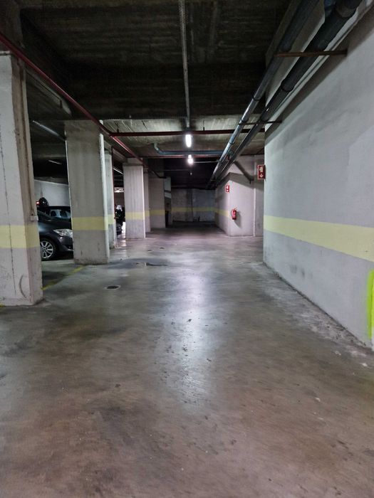 Arrenda-se Lugar de Garagem