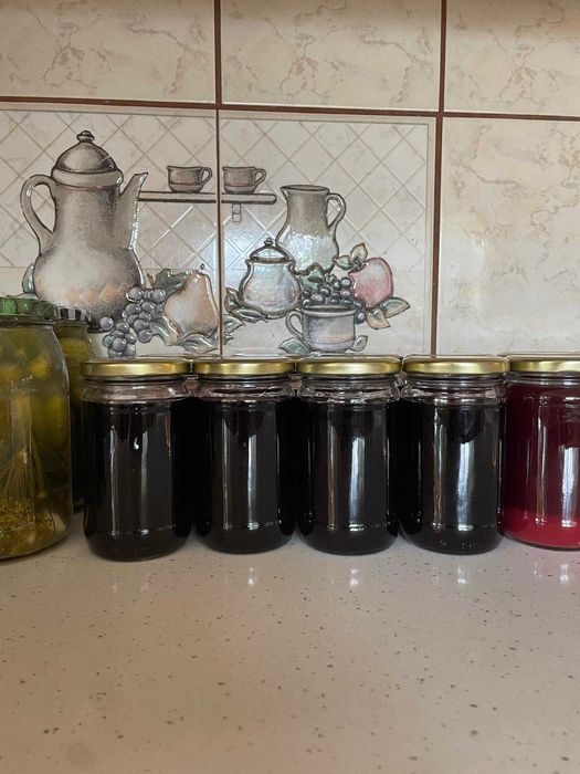 Domowe przetwory na sprzedaż (soki, papryka, buraczki i ogórki)