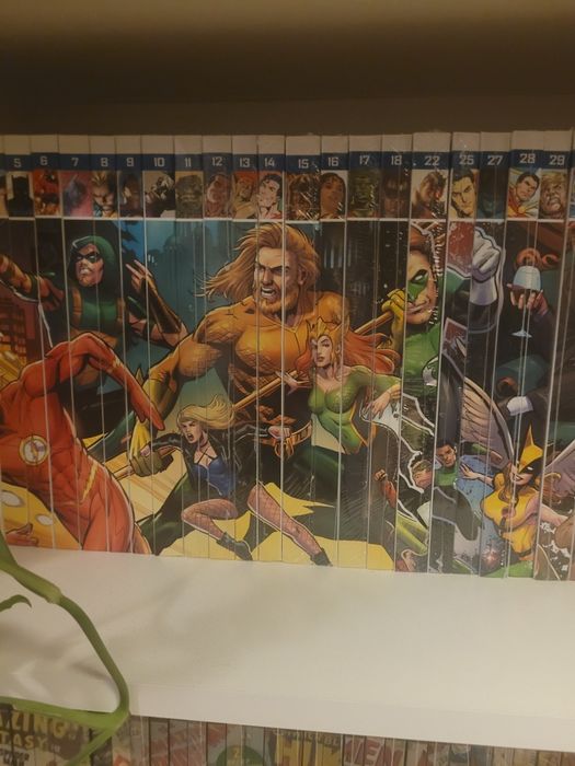 Komiksy Bohaterowie i Złoczyńcy DC i Marvel Orgins- 35 zł szt.