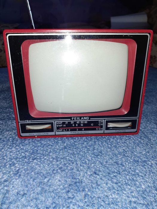 Мини-телевизор автомобильный.