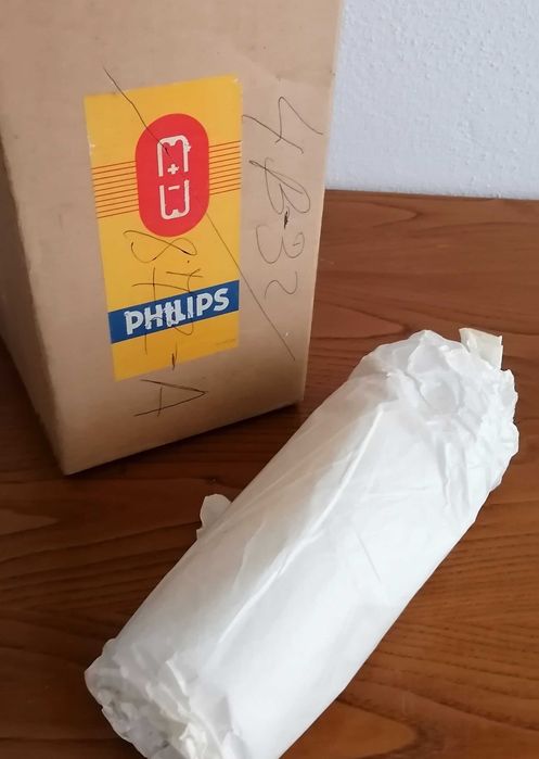 Válvula eletrónica, "Philips 4B32", peça muito antiga