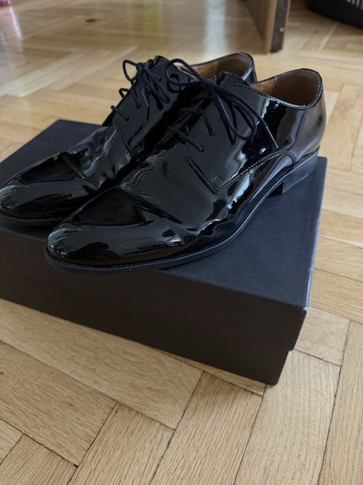 Eleganckie ślubne czarne buty lakierowe Vestus rozmiar 40