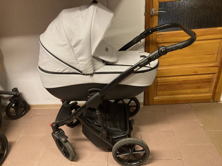 Wózek MILU KIDS BACIO 2w1 / 3w1 / 4w1 z bazą Jasny kolor