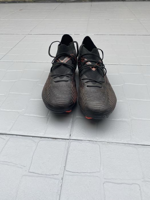 Chuteiras Puma Future FG/AG Pretas e Laranja Nº41 – Excelente Estado