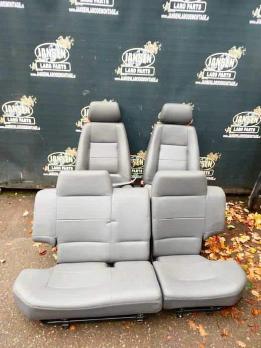 Land Rover Discovery Bancos cinza + quartelas portas 350€