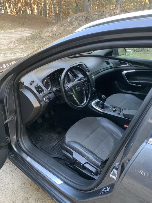 Опель інсігнія 2010 рік