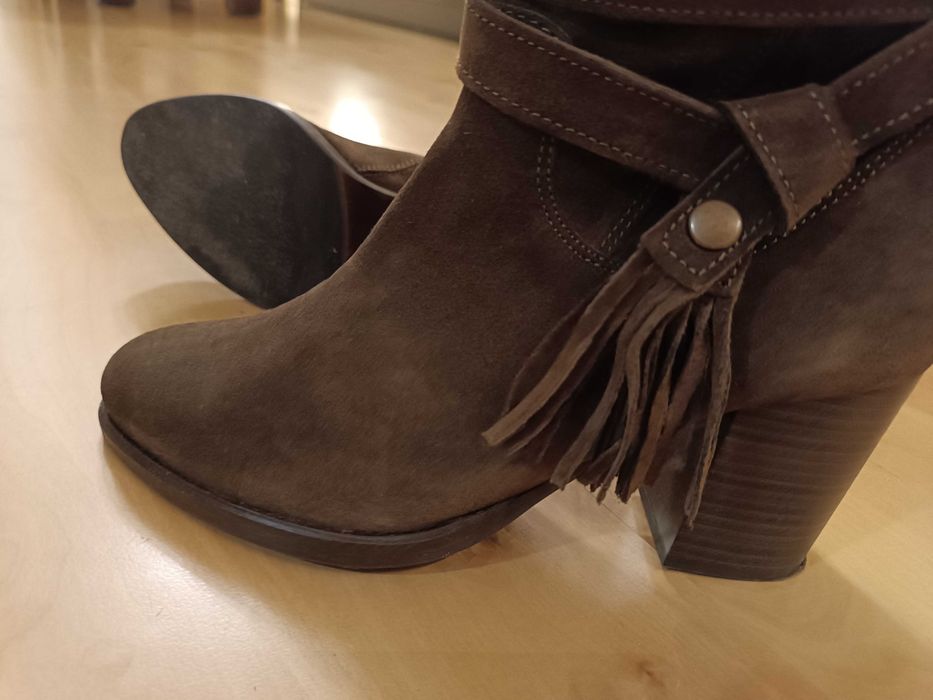 Botki skórzane Lasocki, kolor oliwkowy/brąz, r. 40, stan bardzo dobry