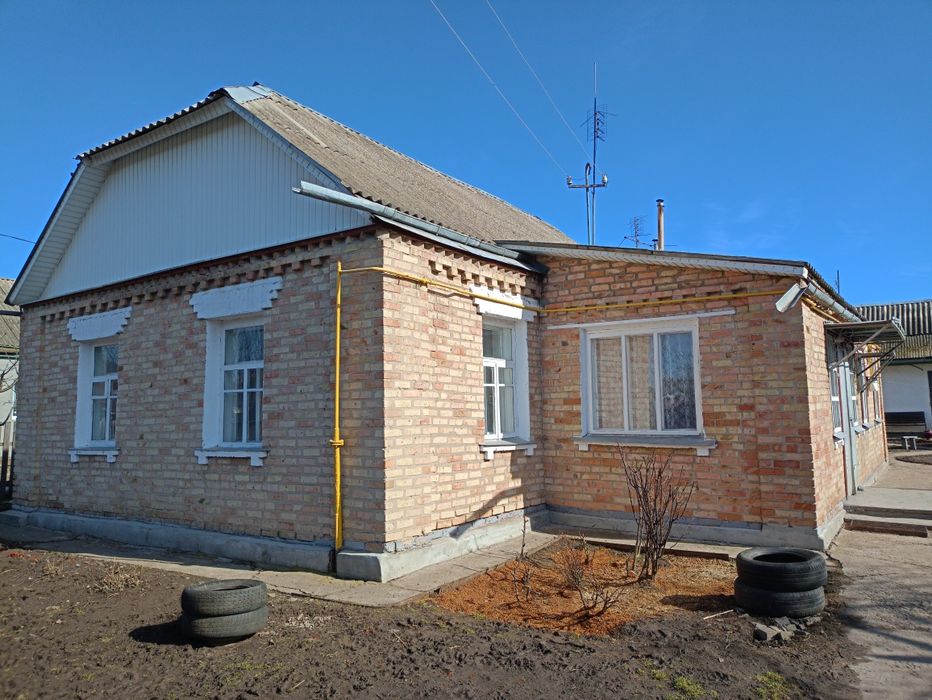 Продається будинок( частина) у Фастові.