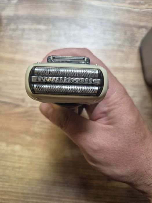 Продам бритву  Panasonic ES- Rt87