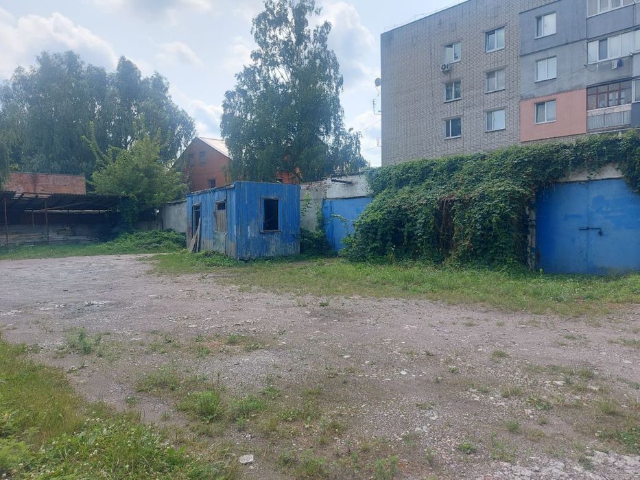 Продаж комерційного приміщення та гаражів (Центр, м. Ніжин)