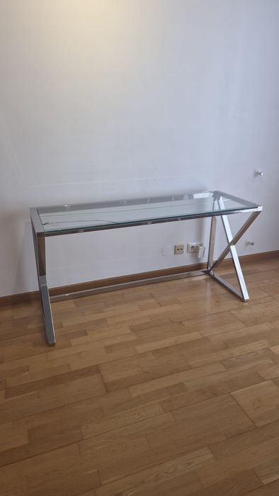 Consola / mesa de apoio  com design moderno