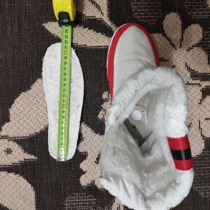 22 см., 23,5см. Зимові чоботи для дівчинки  9-10років