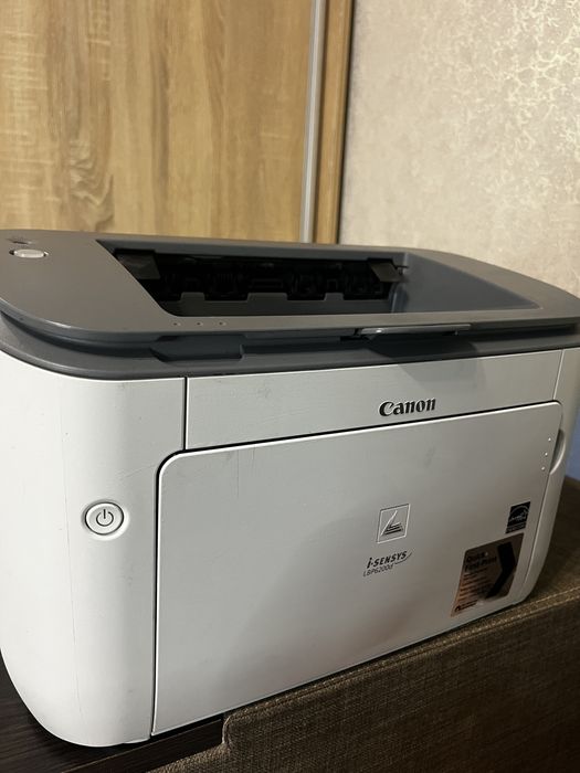 Робочий у відмінному стані принтер canon LPB6200