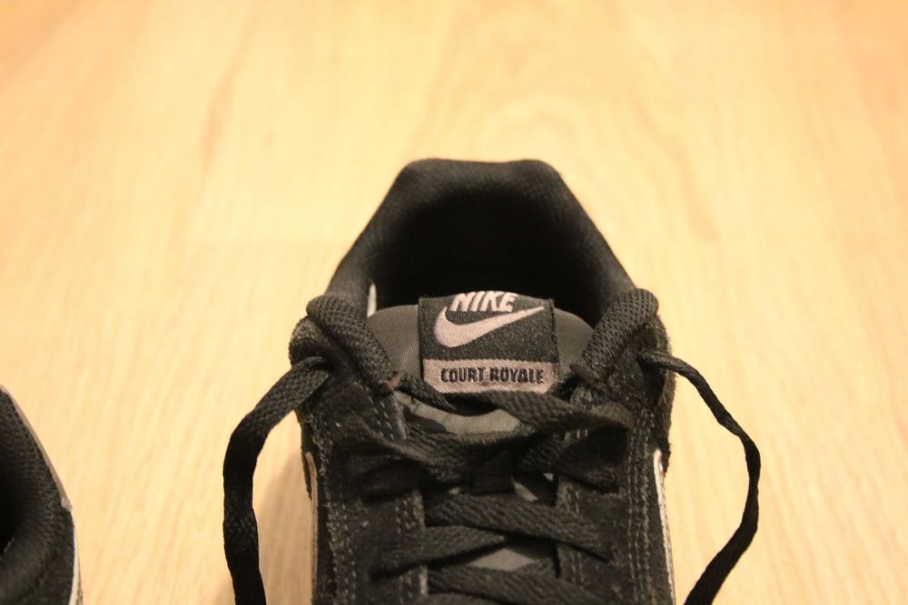 Ténis Nike Court Royale Preto e Cinzento Camurça