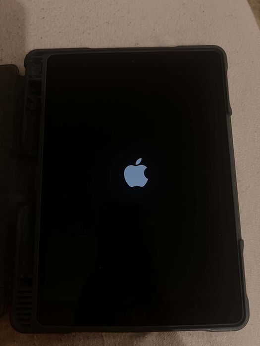Ipad 8 generacji + klawiatura