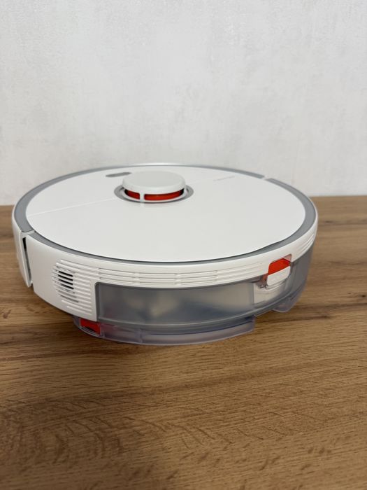 Продам робот пылесосс Xiaomi Roborock S5 MAX