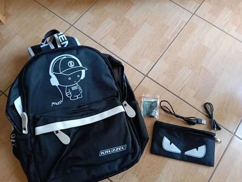 Plecak młodzieżowy - nowy świecący