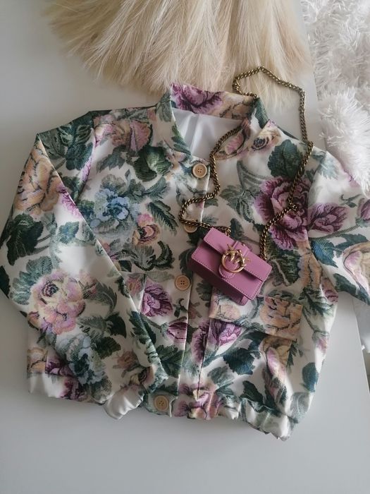 Kurtka bomberka w kwiaty pieonii