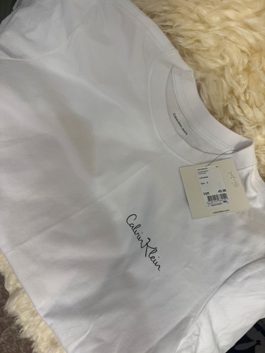 Футболка жіноча нова Calvin Klein