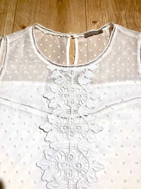 Szyfonowa biała bluzka z wstawką z haftu Richelieu