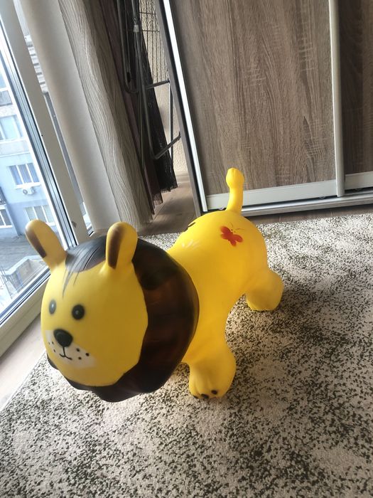 Надувний пригун-левенятко