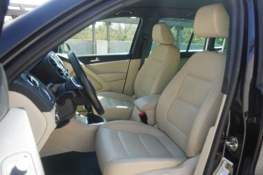 Volkswagen Tiguan      2016